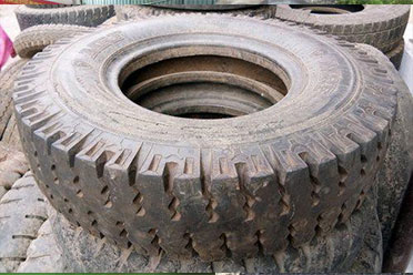 废旧轮胎处理设备是如何将废旧轮胎打成粉末的